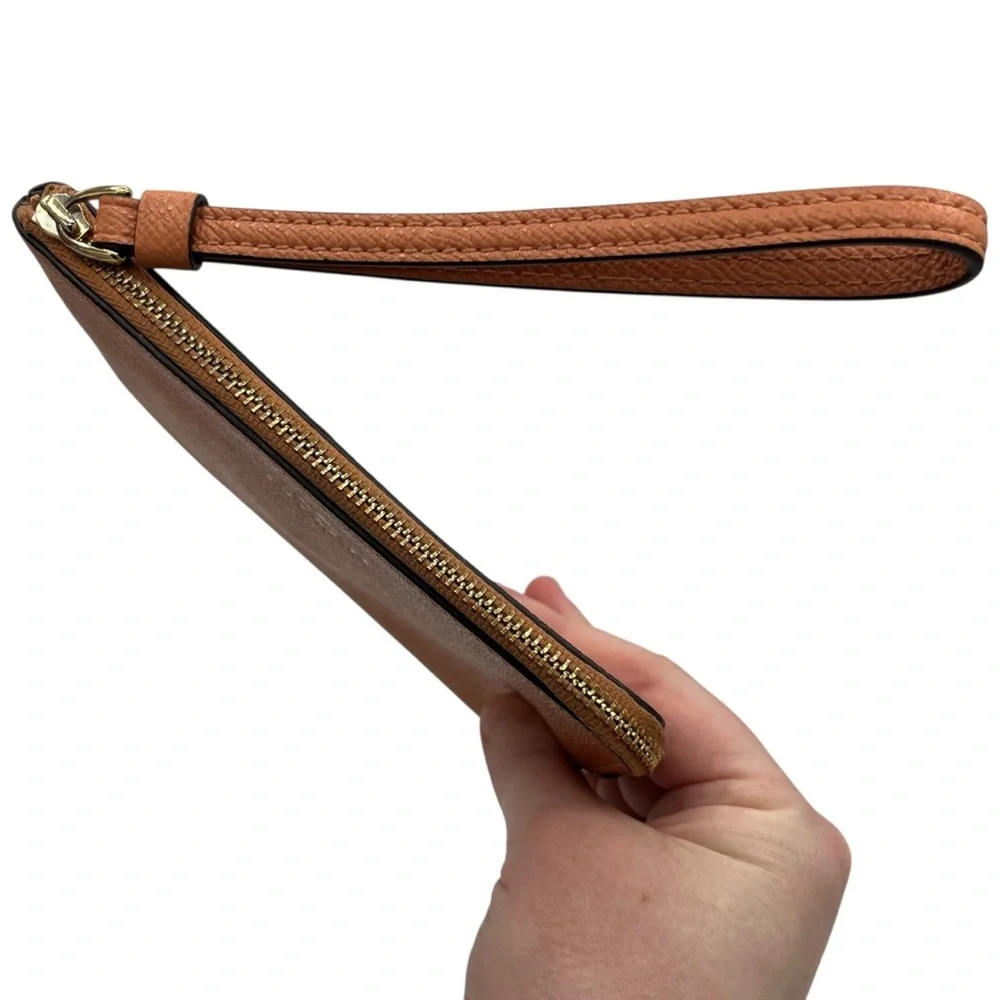 Coach corner zip